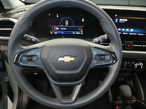Used 2025 Chevrolet TrailBlazer LT FWD image 6