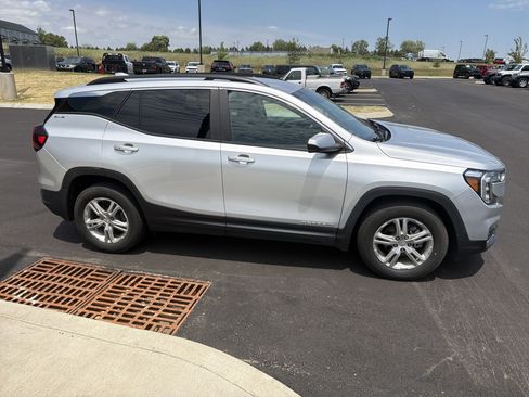 Used 2022 GMC Terrain SLE w/ Driver Convenience Package FWD image 7
