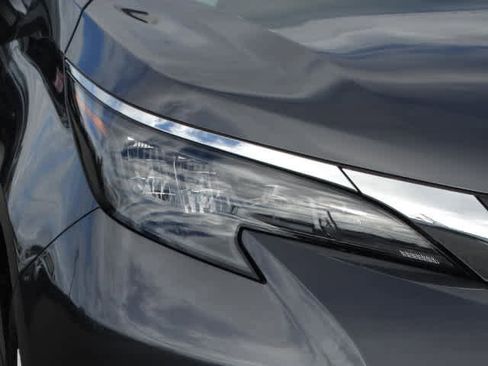 Used 2025 Toyota Sienna XLE w/ XLE Plus Package FWD image 5
