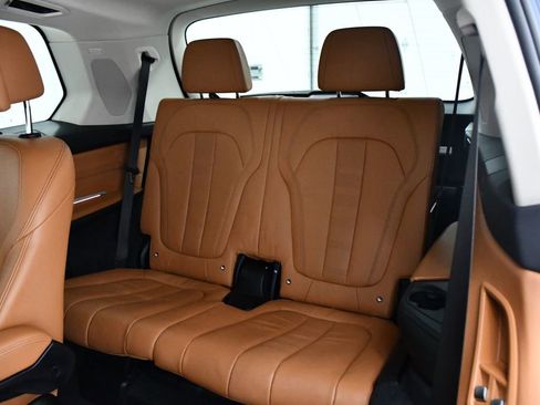 Used 2022 BMW X7 xDrive40i w/ Premium Package image 22