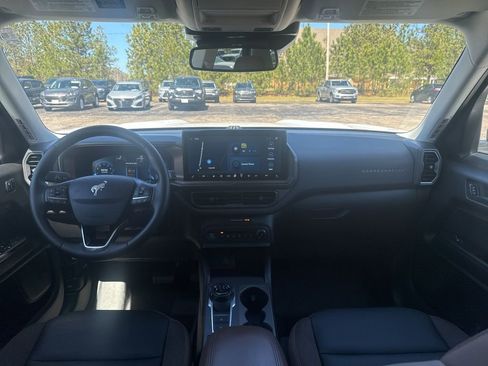 Used 2025 Ford Bronco Sport Outer Banks w/ Outer Banks Tech Package+ image 2