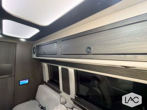 Used 2022 Mercedes-Benz Sprinter 2500 image 22