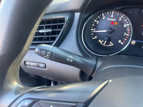 Used 2019 Nissan Rogue S image 27