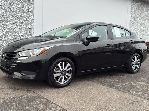 Used 2023 Nissan Versa SV image 1
