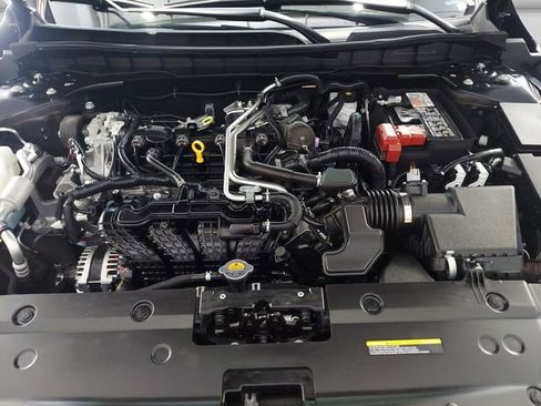 Used 2025 Nissan Altima 2.5 SV FWD image 19