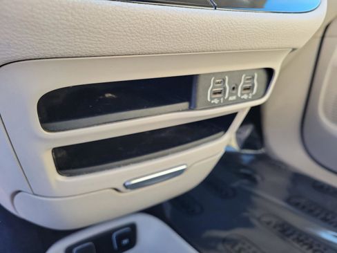 Used 2021 Chrysler Pacifica Touring-L image 29