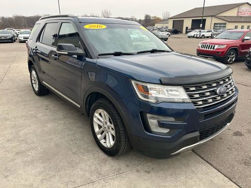 Used 2016 Ford Explorer XLT w/ Equipment Group 202A image 3