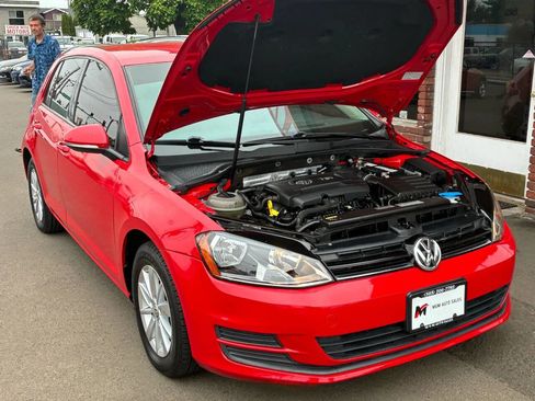 Used 2015 Volkswagen Golf S image 10
