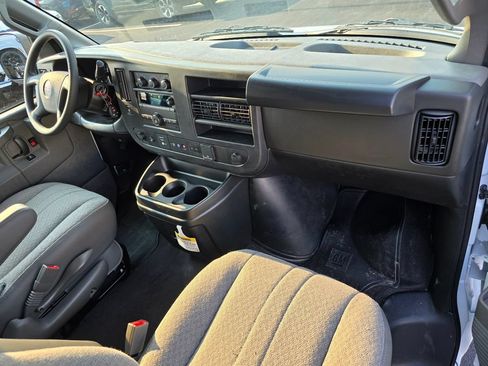 New 2026 GMC Savana 3500 LT w/ LT Preferred Equipment Group RWD image 21