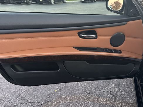 Used 2011 BMW 335i Convertible image 16