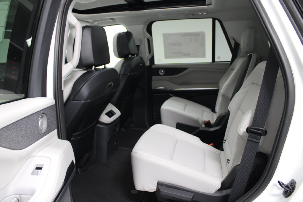 New 2026 Lincoln Navigator Reserve AWD/4WD image 27