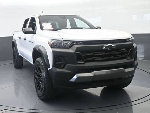 Used 2025 Chevrolet Colorado Trail Boss AWD/4WD image 9