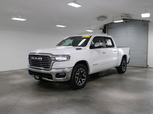 Used 2025 RAM 1500 Laramie AWD/4WD image 4