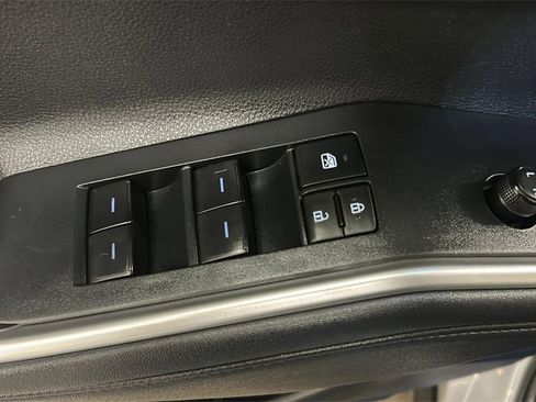 Used 2024 Toyota Highlander XLE image 22