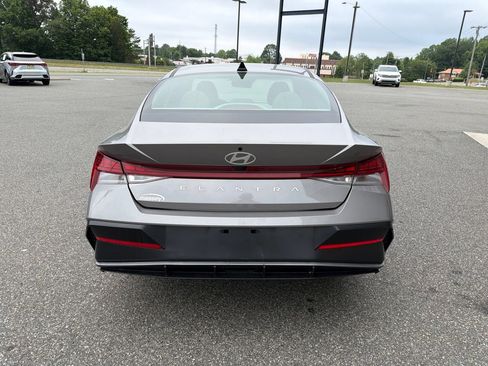 Used 2024 Hyundai Elantra SEL w/ Convenience Package FWD image 7
