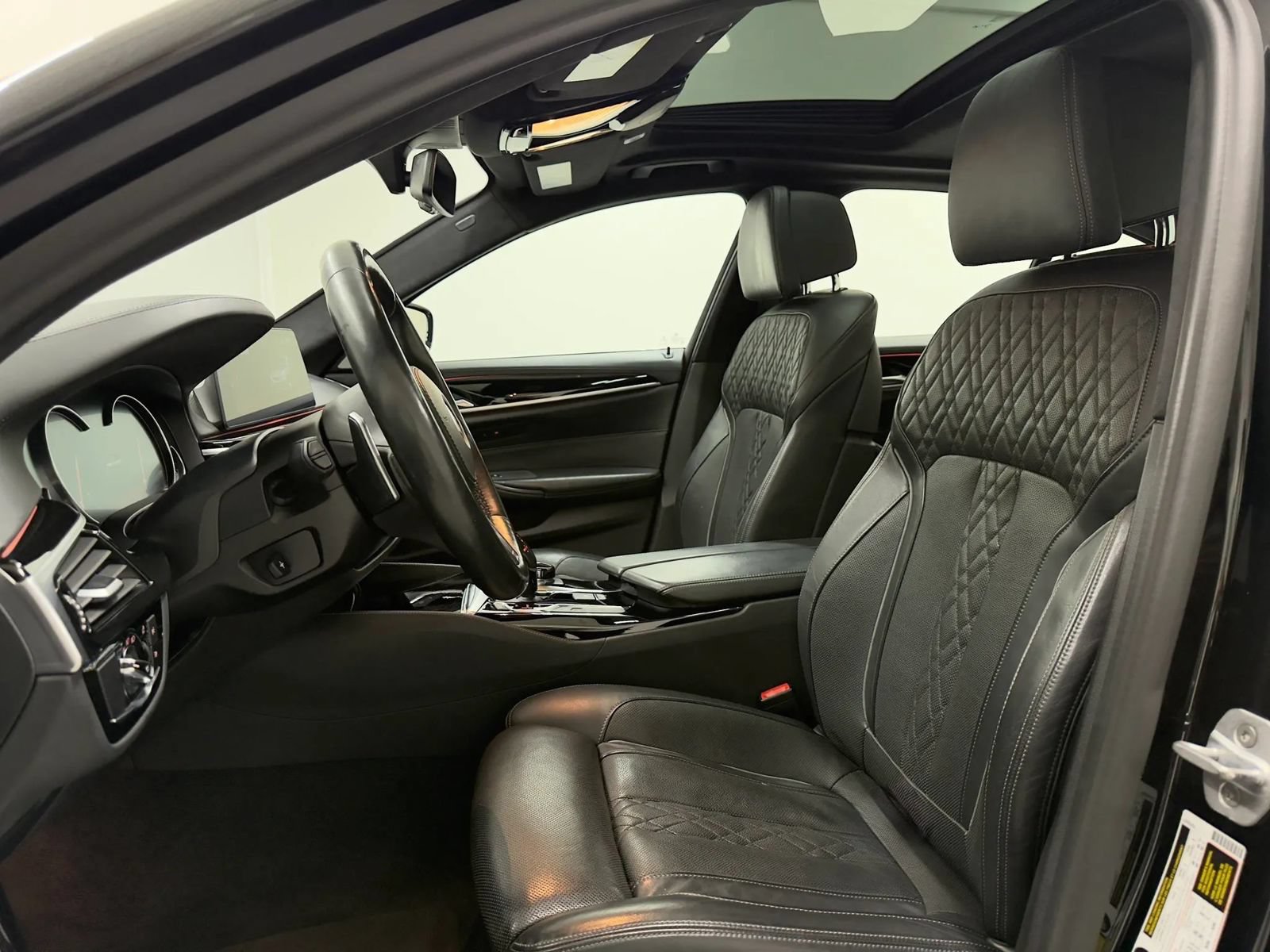 Used 2018 BMW M550i xDrive AWD/4WD image 13