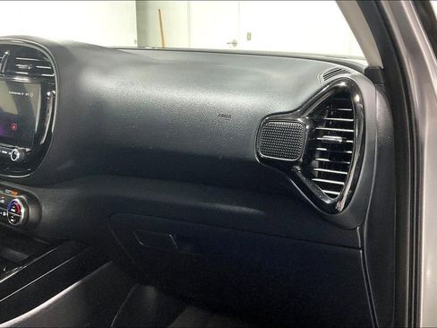Used 2025 Kia Soul EX FWD image 18