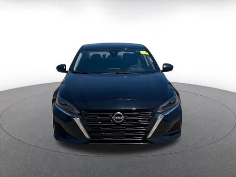 Used 2025 Nissan Altima 2.5 SV FWD image 3