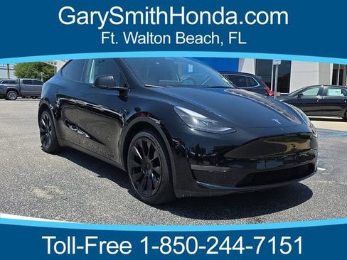 Used 2024 Tesla Model Y Long Range AWD/4WD image 1