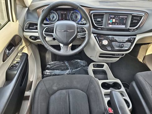 Used 2023 Chrysler Voyager LX FWD image 22
