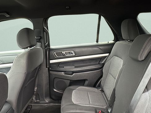 Used 2017 Ford Explorer XLT AWD/4WD image 16