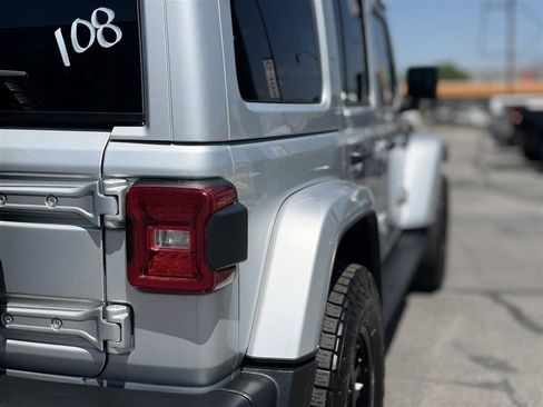 Used 2022 Jeep Wrangler Unlimited Sahara w/ Cold Weather Group AWD/4WD image 15