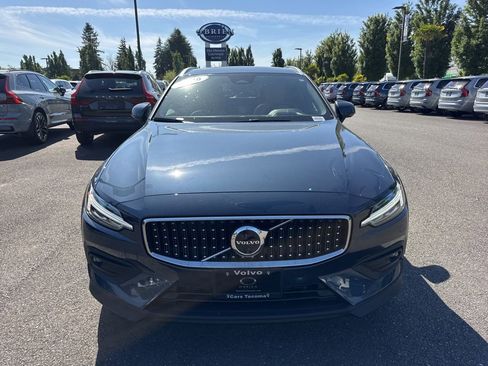 Used 2026 Volvo V60 B5 Cross Country Ultra AWD/4WD image 9