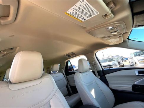Used 2023 Ford Explorer Platinum w/ Technology Package image 12