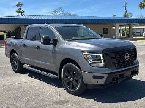 Used 2023 Nissan Titan SV w/ SV Convenience Package AWD/4WD image 8