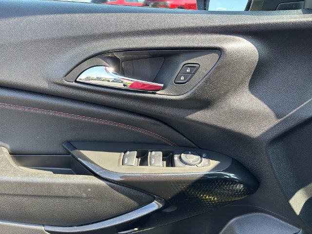 Used 2025 Chevrolet Trax RS w/ Sunroof Package FWD image 21