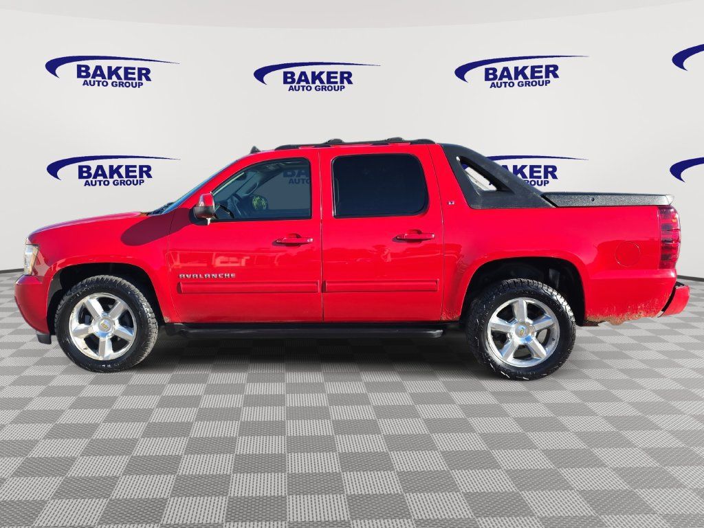 Used 2011 Chevrolet Avalanche LT AWD/4WD image 8