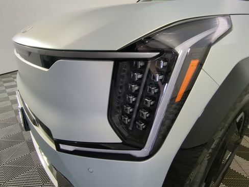 Used 2024 Kia EV9 Land AWD/4WD image 47