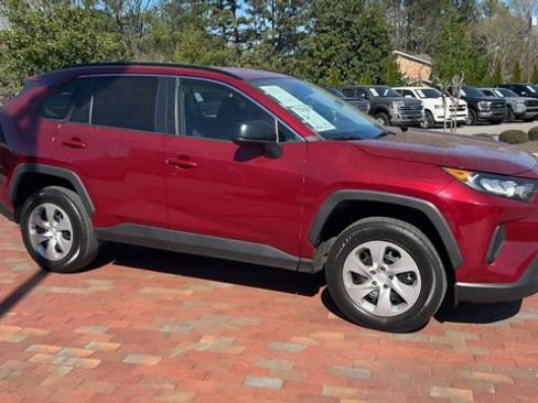 Used 2021 Toyota RAV4 LE FWD image 4