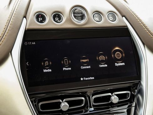 Used 2021 Aston Martin DBX image 37