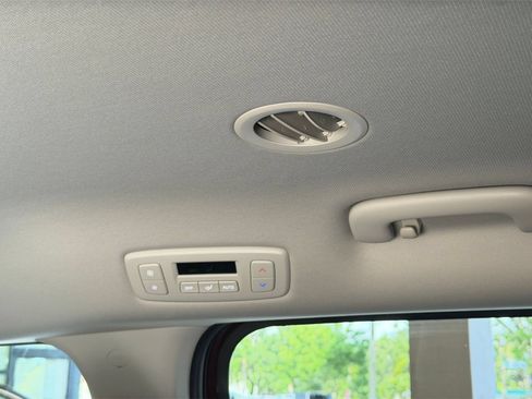 Used 2026 Kia Carnival FWD image 24