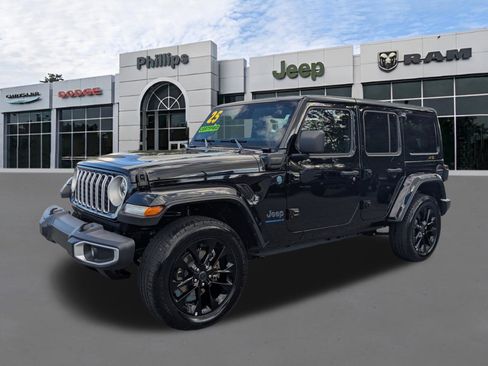 Certified 2025 Jeep Wrangler Unlimited Sahara w/ Safety Group AWD/4WD image 7