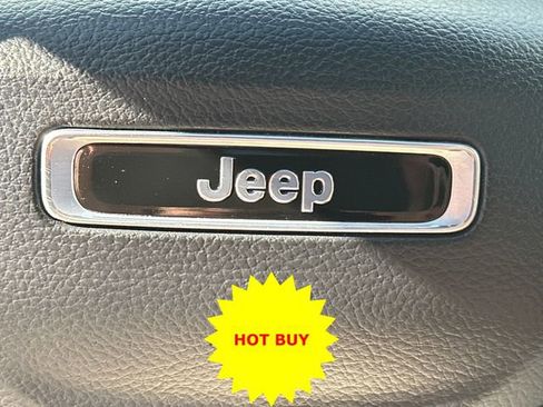Used 2024 Jeep Grand Cherokee L Altitude AWD/4WD image 30