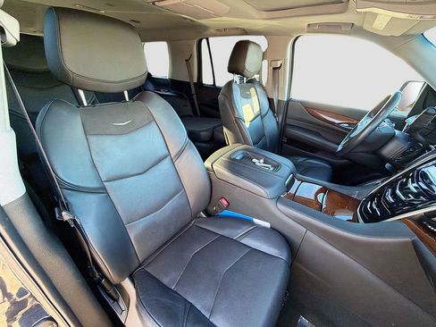 Used 2019 Cadillac Escalade Luxury image 15