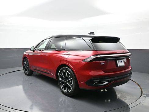 Used 2025 Lincoln Nautilus Reserve image 8