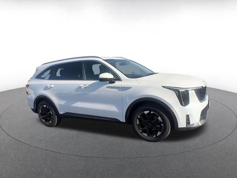 Used 2024 Kia Sorento S FWD image 2