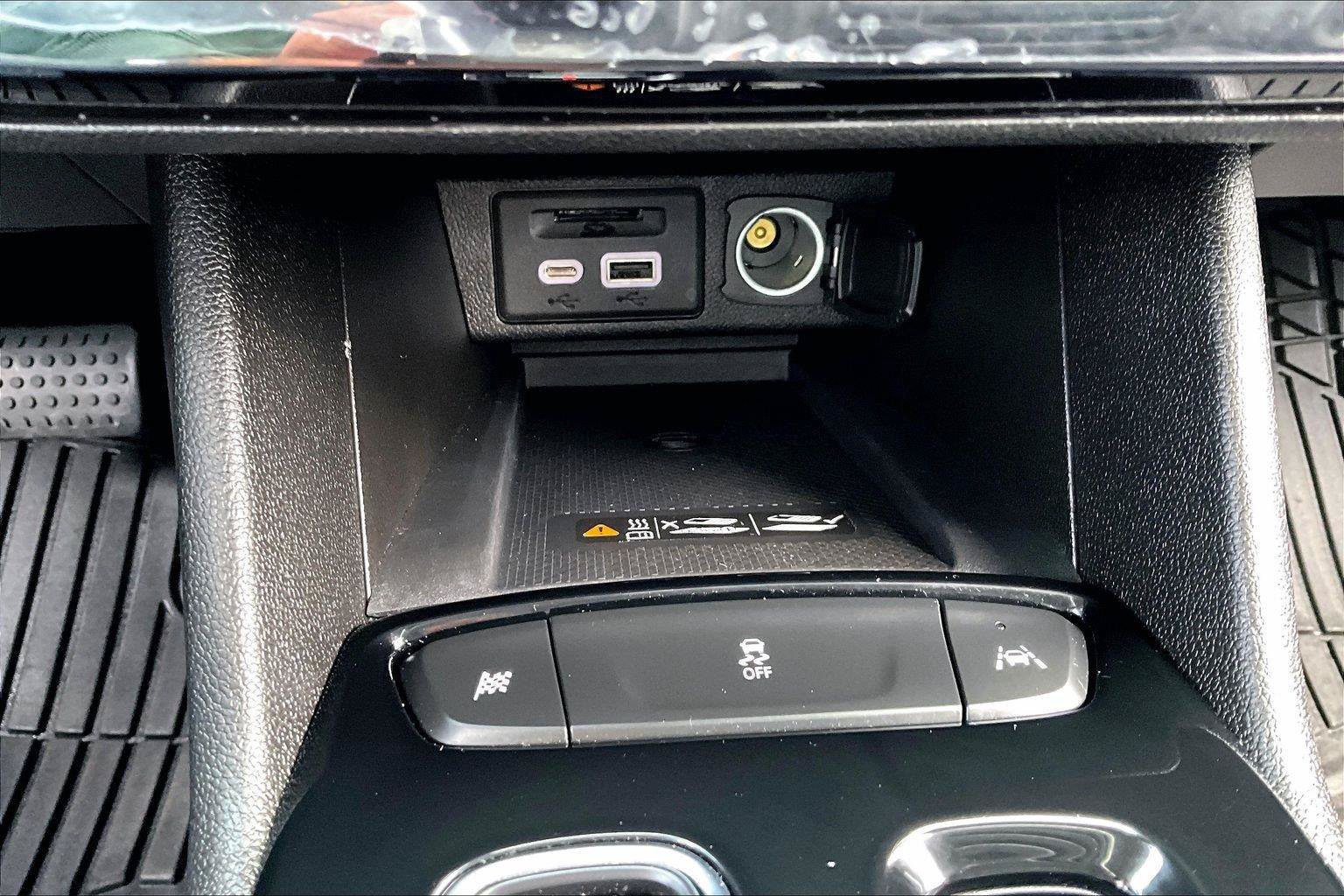 Used 2023 Chevrolet Bolt EUV LT w/ Convenience Package FWD image 15