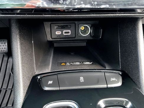 Used 2023 Chevrolet Bolt EUV LT w/ Convenience Package FWD image 15
