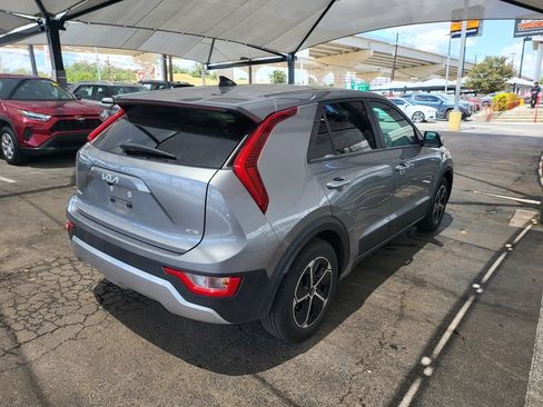 Used 2025 Kia Niro LX FWD image 8