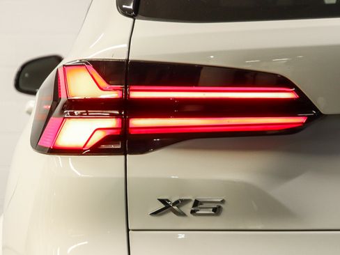 Used 2026 BMW X5 sDrive40i w/ M Sport Package RWD image 7