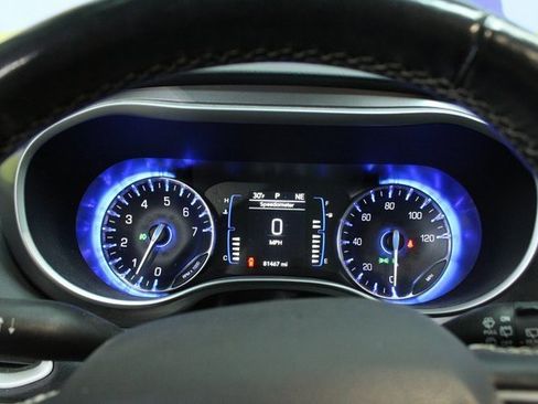 Used 2020 Chrysler Pacifica Touring-L image 21