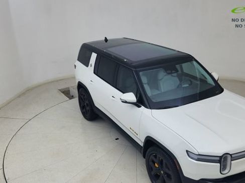 Used 2025 Rivian R1S Premium AWD/4WD image 81