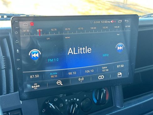 Used 2018 Isuzu NPR HD image 17