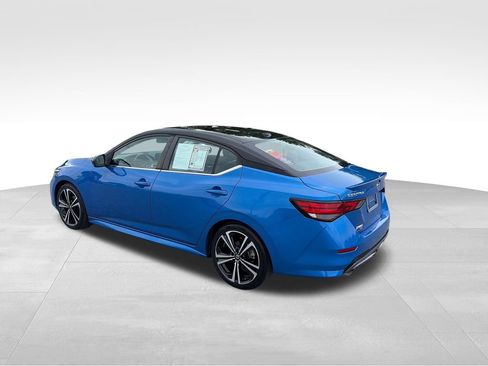 Used 2022 Nissan Sentra SR w/ SR Premium Package FWD image 4