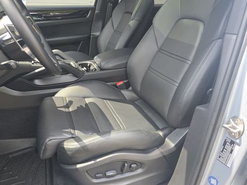 Certified 2023 Porsche Cayenne AWD/4WD image 5