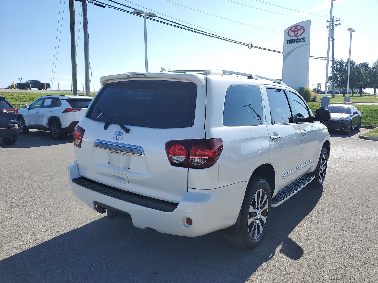 Used 2019 Toyota Sequoia Platinum AWD/4WD image 4